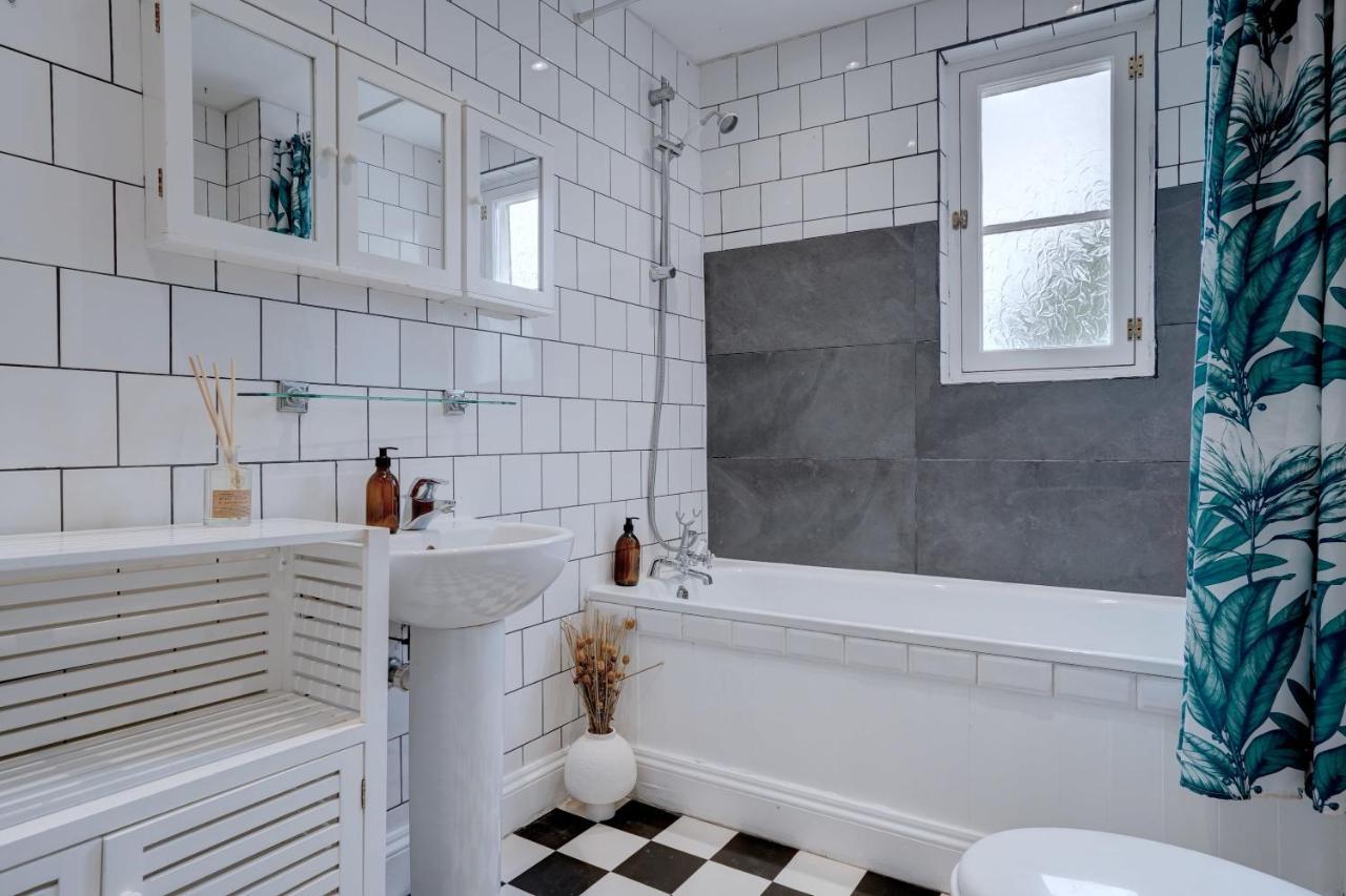 Stunning Designer Apartment In An Ancient Building Норвич Экстерьер фото